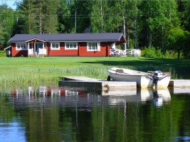 Holiday houses with boat